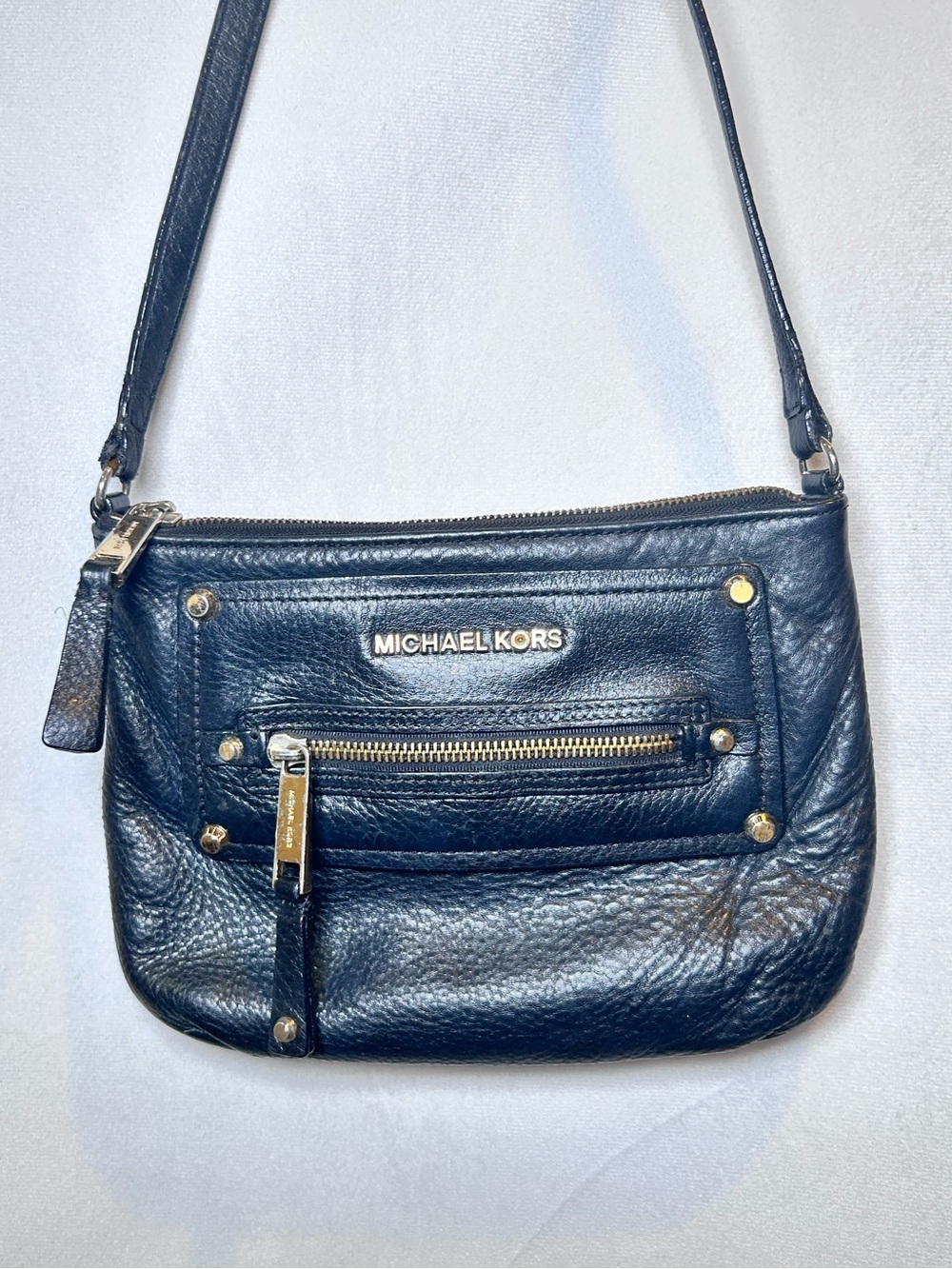 Michael Kors Gilmore Crossbody bBlack Pebbled Leather Bag. Stud Detail